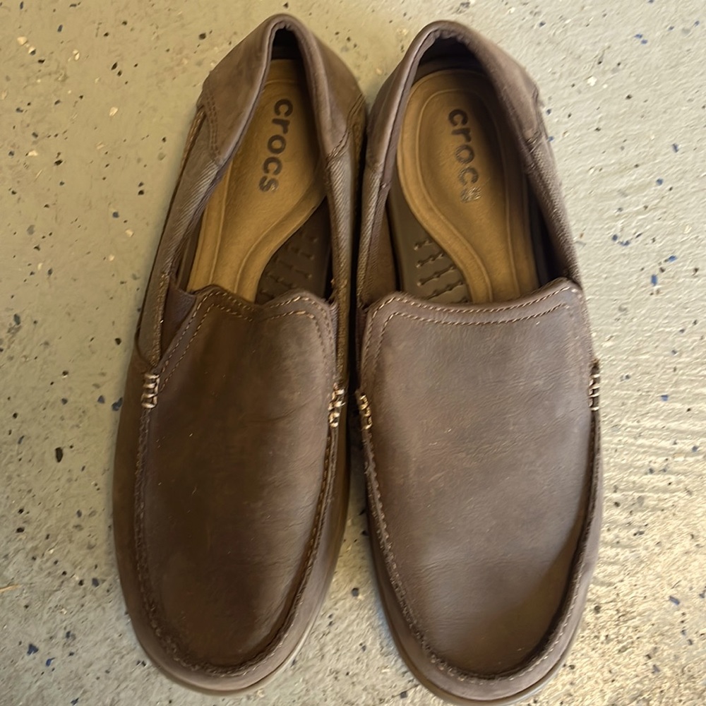 Size medium/ 11 brown Croc shoes.